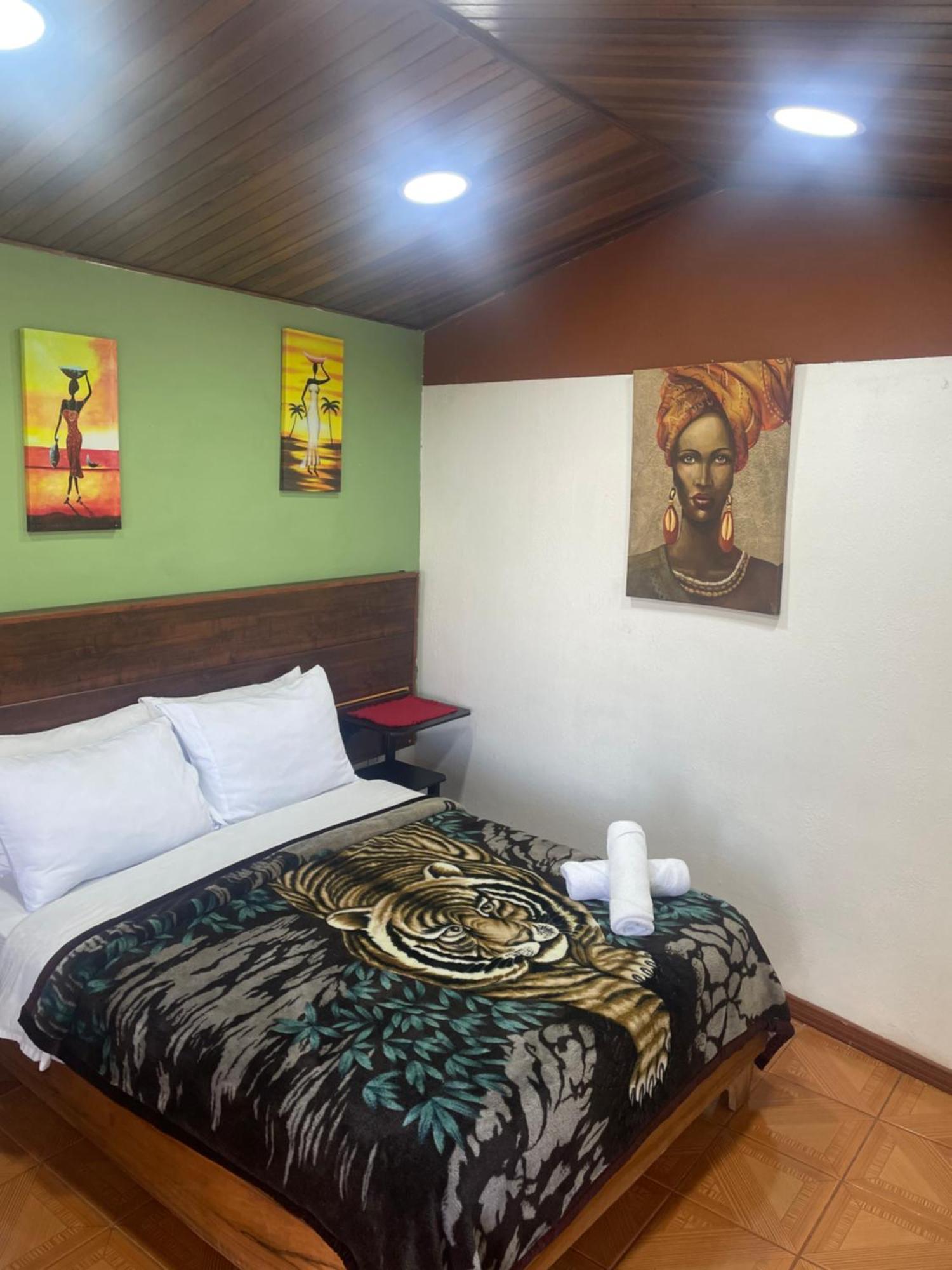 Chambre Double avec Salle de Bains Commune